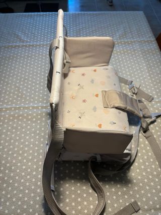 Trona de viaje con almacenaje