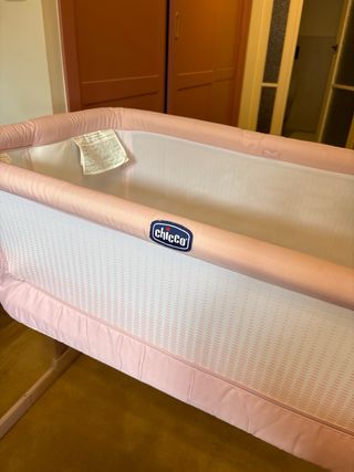Cuna de bebé rosa colecho Chicco