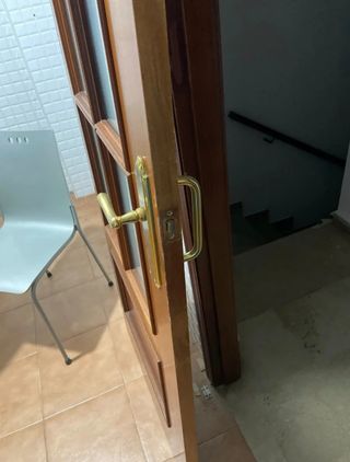 Puerta corredera madera con cristal