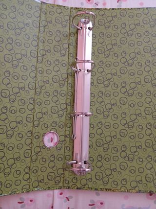 Archivador verde y negro