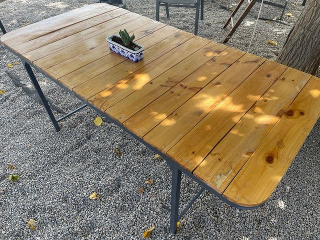 Mesa artesanal madera y metal
