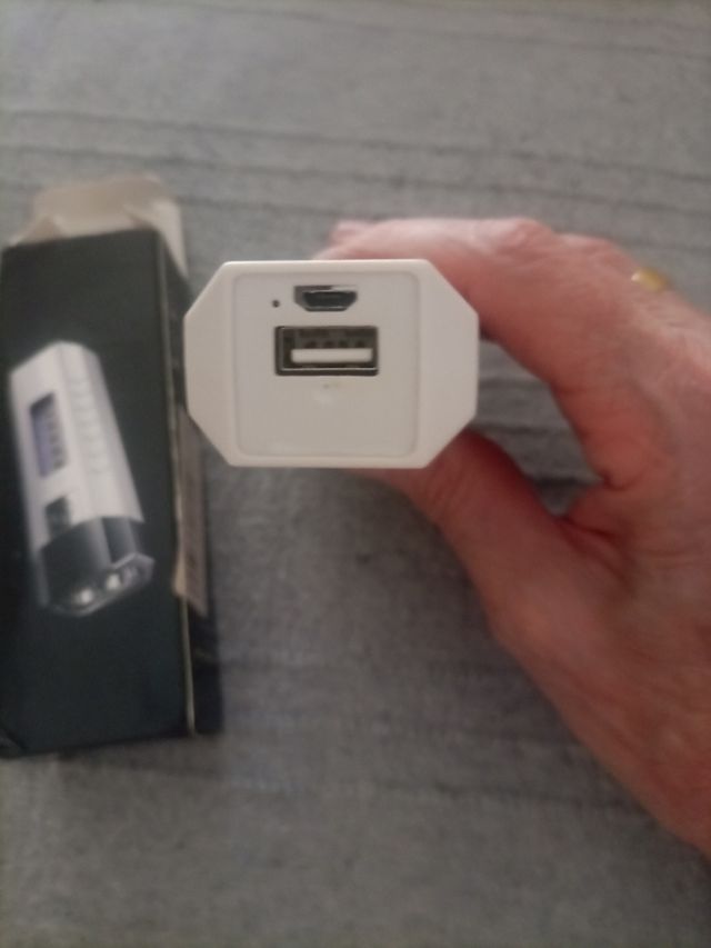 Torcia ricaricabile portatile
Power bank 