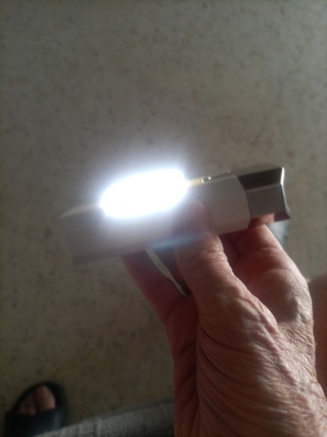 Torcia ricaricabile portatile
Power bank 