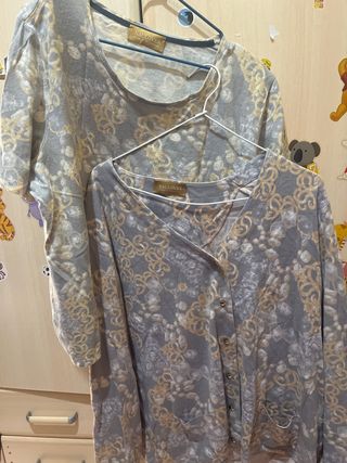 Conjunto blusa y chaqueta estampado