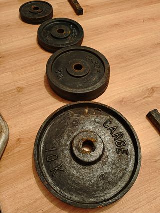 Pesas de musculación y barra