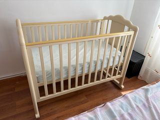 Cuna de madera maciza de abedul balancín