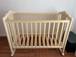 Cuna de madera maciza de abedul balancín