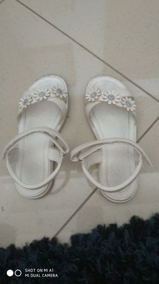 Sandali bianchi bambina con fiori