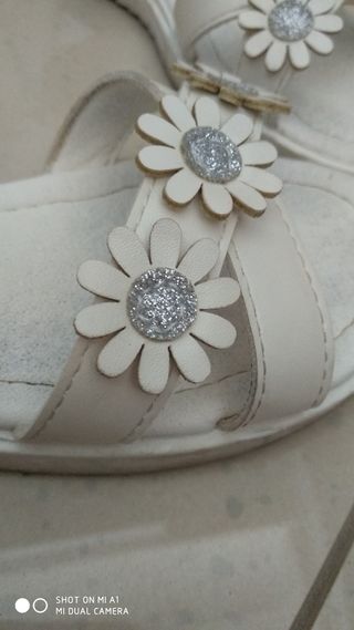 Sandali bianchi bambina con fiori