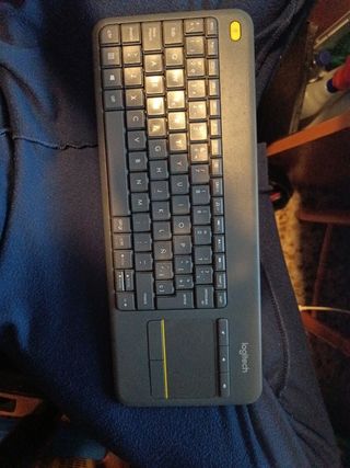 Teclado Logitech K400 Plus con Ratón Integrado