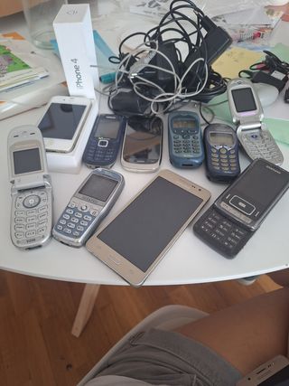 Lote de móviles antiguos Samsung, Motorola, Nokia,