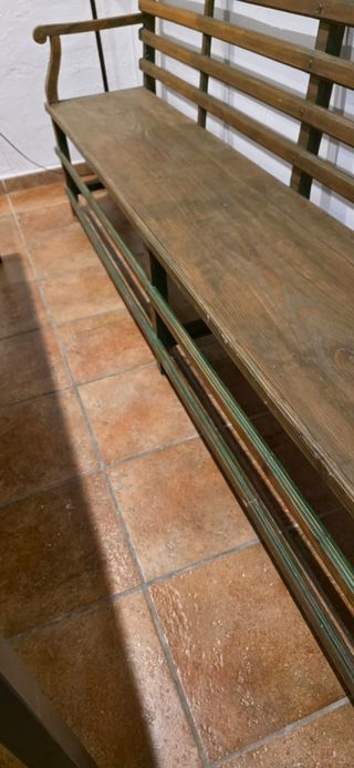 Banco de madera antiguo