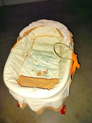 Moisés de mimbre con soporte