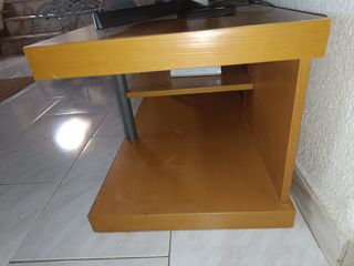 Mueble expositor y TV metal y madera