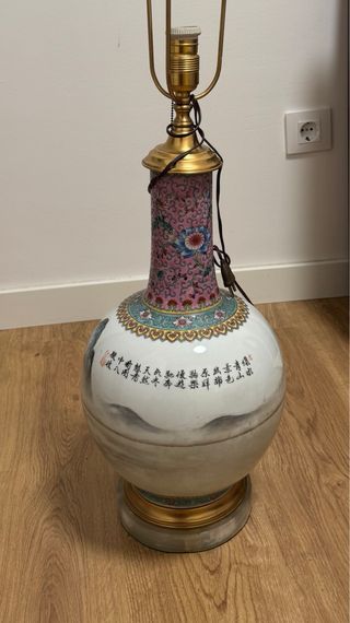 Lámpara de porcelana china con caballos
