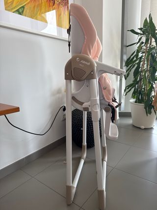 Trona evolutiva Mila de Jané con bandeja