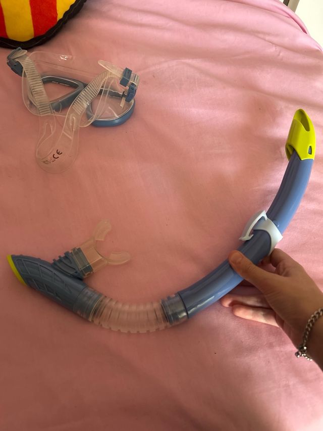 Gafas y tubo de buceo