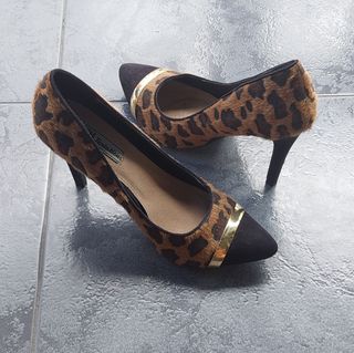 Tacones leopardo, sin estrenar.