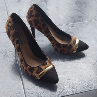 Tacones leopardo, sin estrenar.