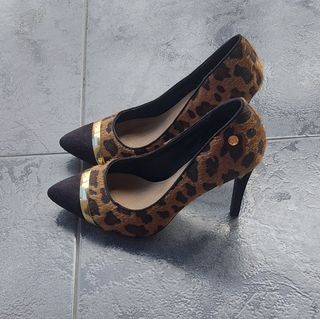 Tacones leopardo, sin estrenar.