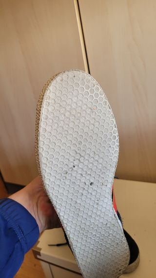 Zapatillas Adidas Gazelle Negras y Rojas