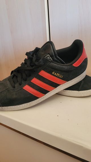 Zapatillas Adidas Gazelle Negras y Rojas