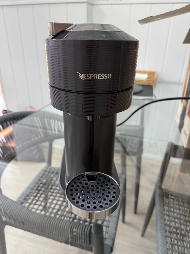 Cafetera Nespresso Negra
