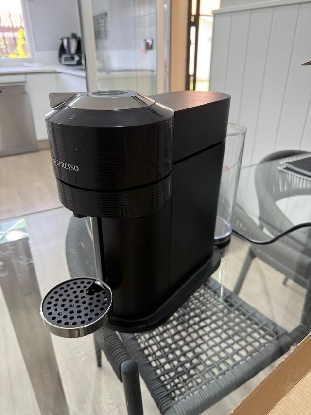 Cafetera Nespresso Negra