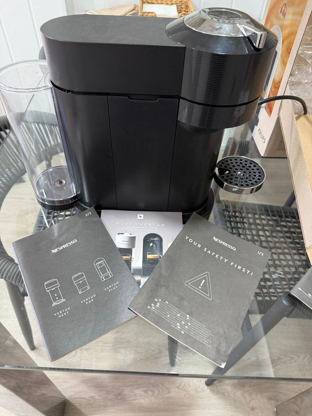 Cafetera Nespresso Negra