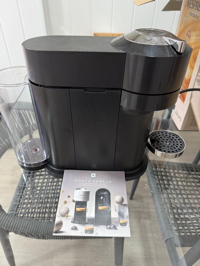 Cafetera Nespresso Negra