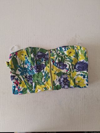 Top sin tirantes floral con cremallera