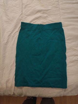 Lote 3 prendas: 2 vestidos y 1 falda