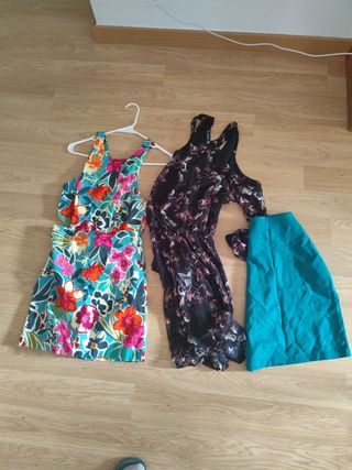 Lote 3 prendas: 2 vestidos y 1 falda