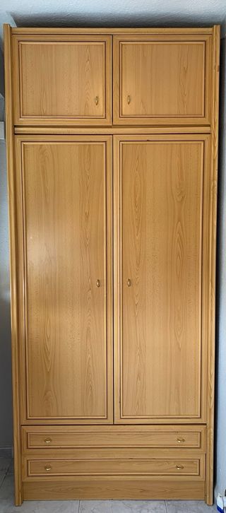 Armario de madera para habitación
