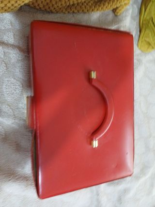 Caja Vintage Roja y Dorada