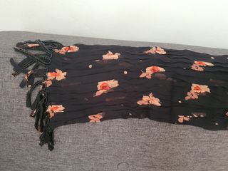 Fular Jamin Puech negro con flores rojas