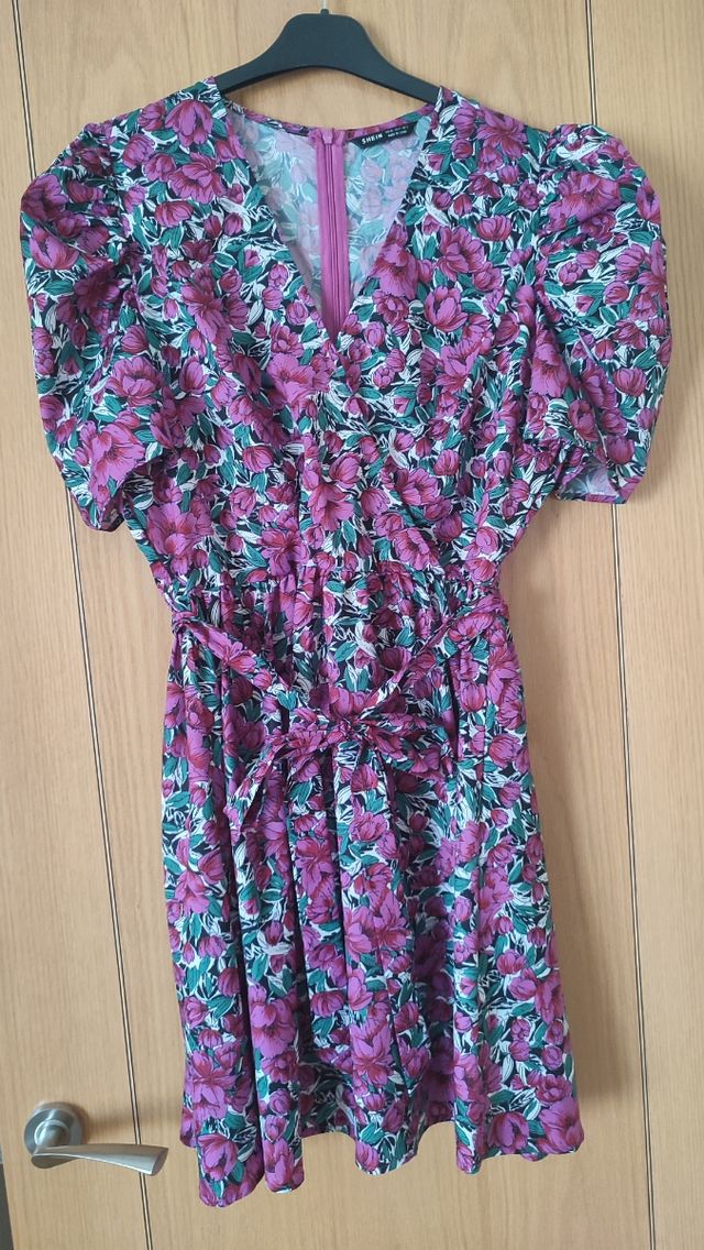 Vestido morado con flores SHEIN