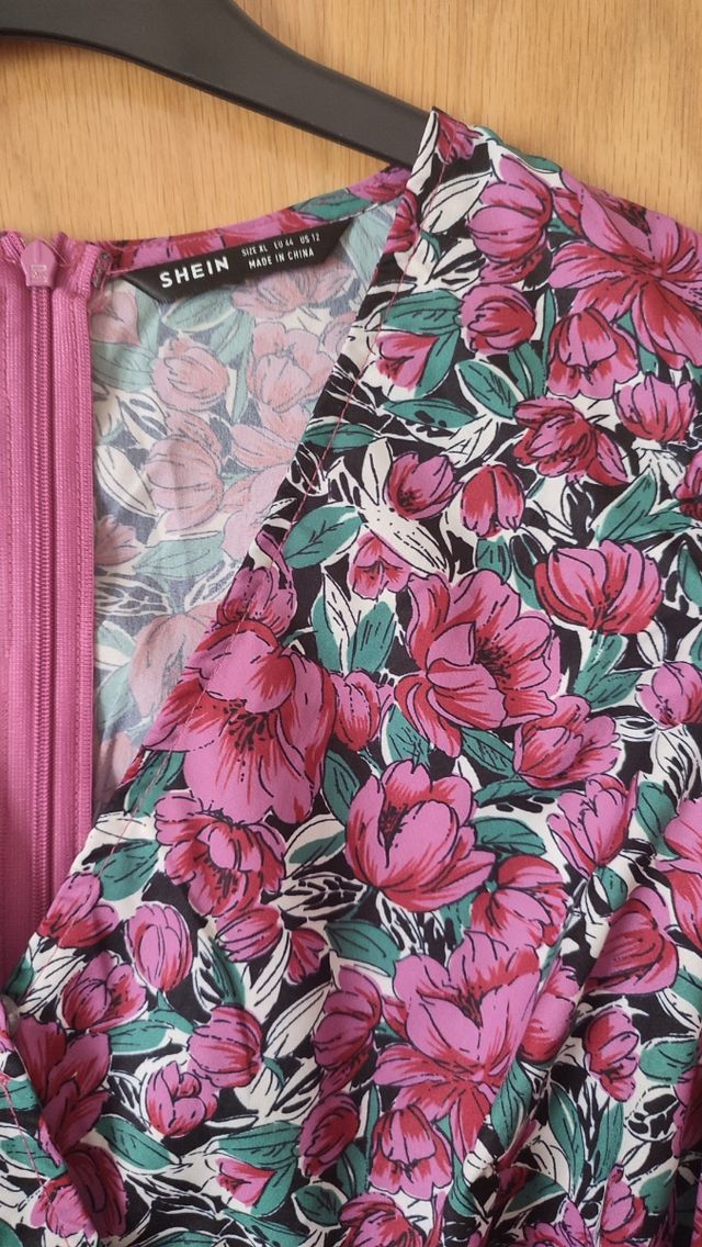 Vestido morado con flores SHEIN