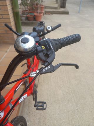 Bicicleta tándem roja