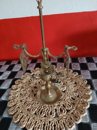 Bonita lámpara de bronce