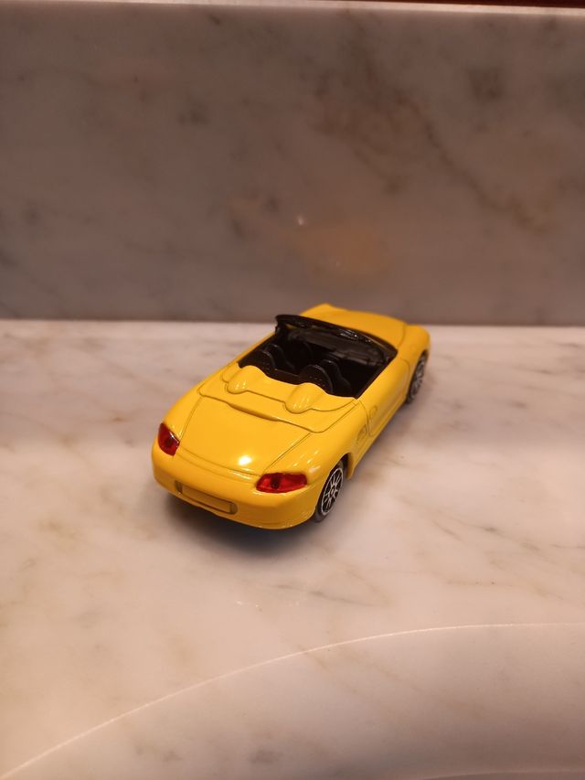 Porsche Boxster gialla modellino