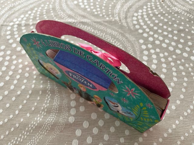MINI CAJA CON 4 LIBROS FROZEN