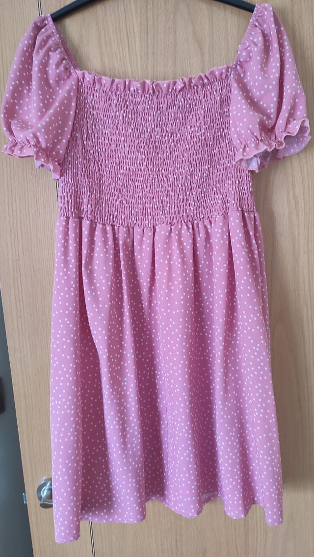 Vestido rosa de lunares