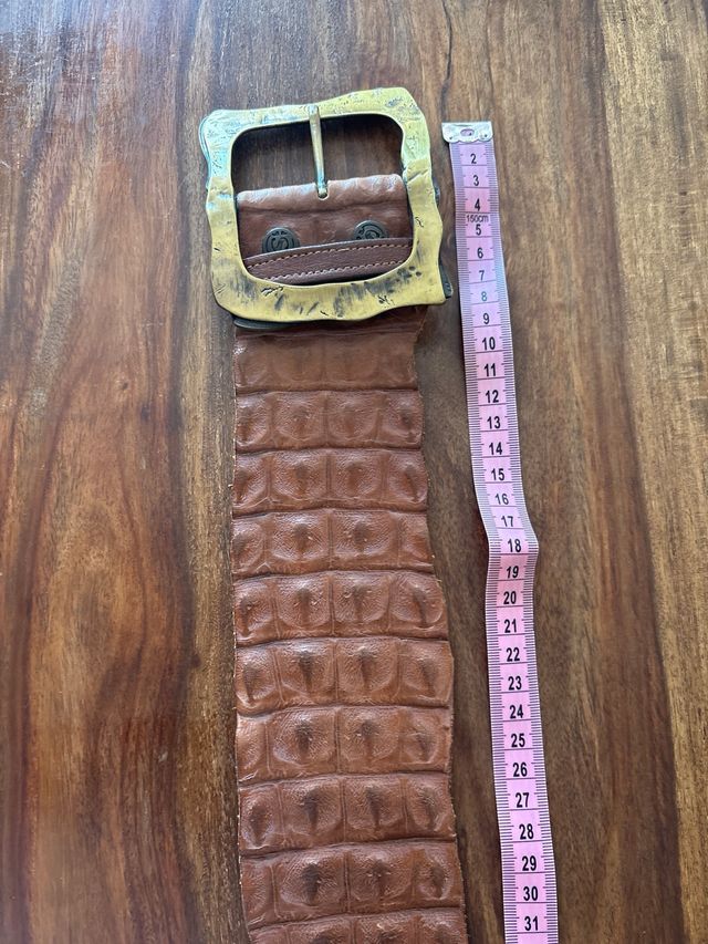 Cinturón de piel de cocodrilo
