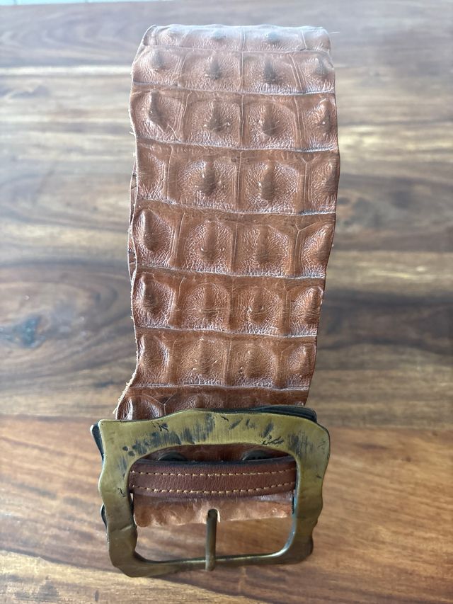 Cinturón de piel de cocodrilo