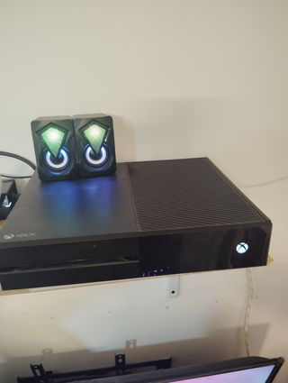 Xbox One + 2 mandos