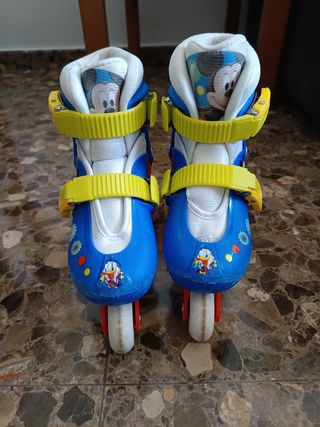 Patines de niño con Mickey Mouse.