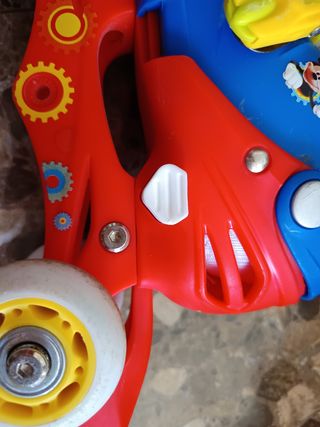 Patines de niño con Mickey Mouse.