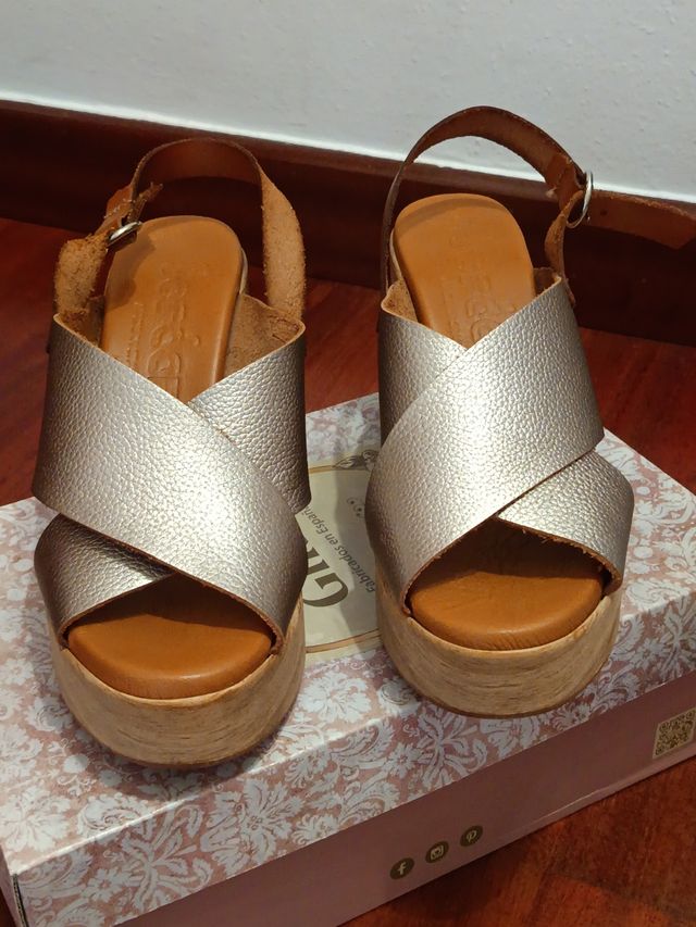 Sandalias con color bronce  y marrones