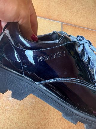 Zapatos Pablosky niña charol negros